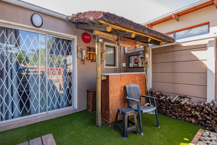 5 Bedroom Property for Sale in Peerless Park Western Cape